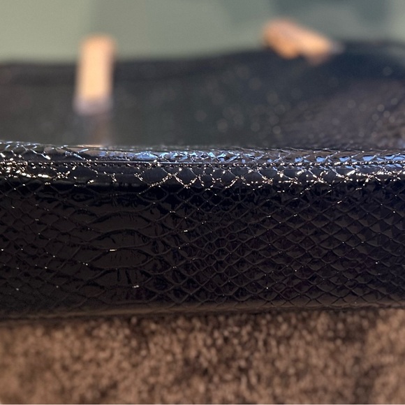 🔥🆕🔥 Black Snakeskin Embossed Tote Bag - Contrast Tan Straps - Picture 5 of 5